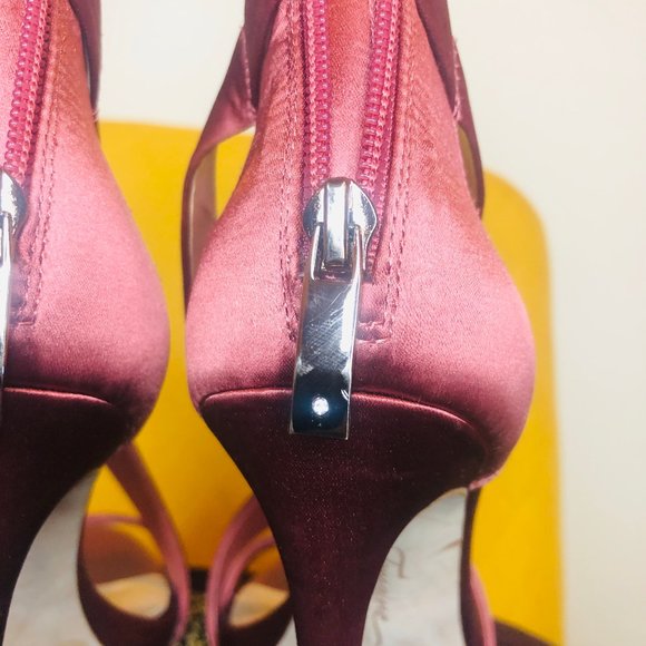 Vince Camuto Devin Sandal size 8.5 Mint NWOT - Picture 14 of 14